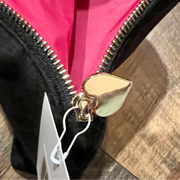 EMMA LOMAX (London) Lips Embroidered Velvet Cosmetic Pouch NWT - Picture 7 of 7